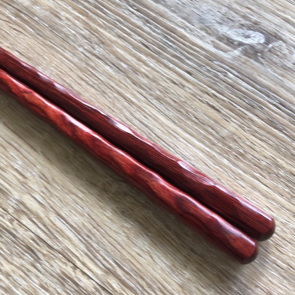 Red wood chopsticks - Picture 5 of 7